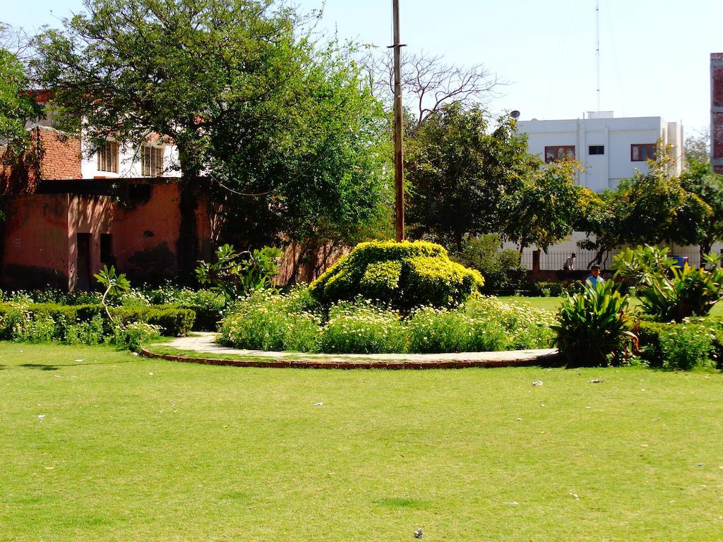 Sri Radha Krishna Kunj Agra (Uttar Pradesh) Exterior foto